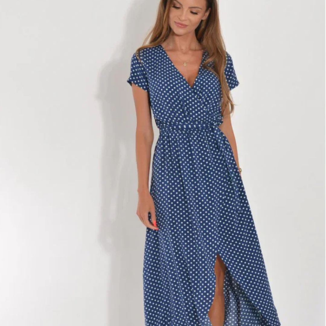 Julia - Elegant Dress with a Sweetheart Neckline and Shaping Cut