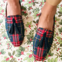 Chic Scottish fringed moccasin