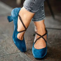 Elegant mid-heel shoes with straps